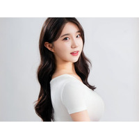 目元の泣きぼくろに惹かれる…韓国チアガール、美肌丸見せの肩出し衣装SHOTに反響「モデルみたい」【PHOTO】 画像