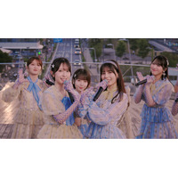 日向坂46、緊急生配信を実施！横浜港大さん橋で「お願いバッハ！」初フルサイズを披露 画像