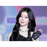 BABYMONSTER・アサ、妖艶な“小悪魔的”魅力から抜け出せない！叱られたくなる黒ミニワンピ姿【PHOTO】 画像