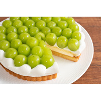パリッと弾ける食感がたまらない！椿屋珈琲、「シャインマスカットのタルト」20日より販売 画像
