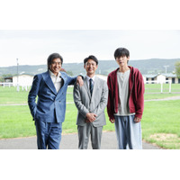 妻夫木聡、日曜劇場『ザ・ロイヤルファミリー』で北海道ロケ敢行！馬産地・日高地方で競走馬と触れ合う 画像