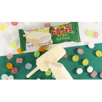 砕いたキャンディの新食感！ファミマ、「サクマドロップスアイスバー」30日より発売 画像
