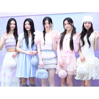 ILLIT、学園祭に引っ張りだこ！豪雨にも負けない全力パフォーマンスに大歓声 画像