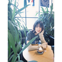 のん、自然体のカフェオフショを公開！ファン「癒される」 画像