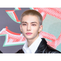 『ONE PIECE』のゾロ？Stray Kids・ヒョンジン、アニメから飛び出したような“強烈グリーンヘア”に反響！【PHOTO】 画像