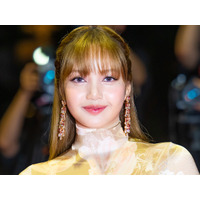 インナー透け透け…BLACKPINK・リサ、“衝撃シースルー”ドレス姿で圧巻スタイル！「ほぼランジェリー」【PHOTO】 画像