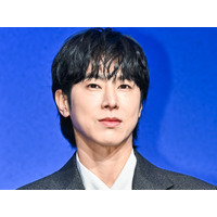 東方神起・ユンホ、端正なビジュアル際立つ“タキシード姿”にファン悶絶「王子様かと思った」【PHOTO】 画像