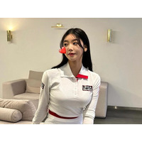 神スタイルがくっきり…ミス・コリア出身女子ゴルファー、スラリ美脚に目が行くミニスカSHOT【PHOTO】 画像
