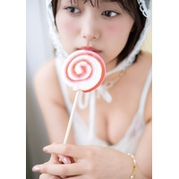 元SKE48・北野瑠華、ポップな衣装で美谷間チラ見せ！セクシーな紙面カットを披露 画像