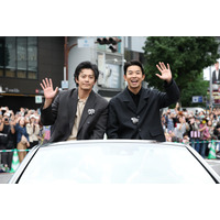 大河ドラマ『豊臣兄弟！』仲野太賀＆小栗旬が名古屋まつりに登場！人生初のパレードに小栗「パワーをもらいました」 画像