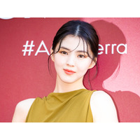 女優ハン・ソヒ、ショーパンに赤タイツで際立つ美脚…唯一無二の冬スタイルに視線釘付け【PHOTO】 画像