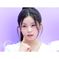 NMIXXの“末っ子”ギュジン、“紐ワンピ”着てしゃがむ上目遣いSHOTに悶絶…色白肌にも注目【PHOTO】 画像