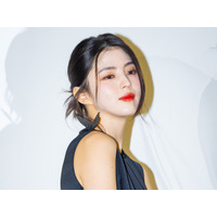 女優ハン・ソヒ、深スリットの入ったドレスで太ももが露わに！肌見せ多めの衣装で悩殺【独自写真】 画像