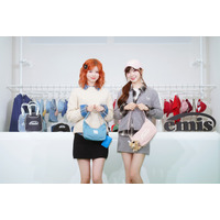 NiziU・RIKU＆MIIHIが韓国ブランド「EMIS」日本初旗艦店で商品チョイス「今の私にドストライク！」 画像