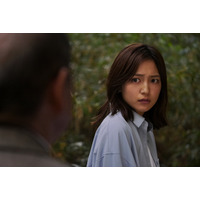 川口春奈、『世にも奇妙な物語』初主演!迷い込んだ博物館になぜか自身の“幼少期の写真”が展示… 画像