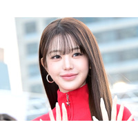 「脚なっが！」IVE・ウォニョン、“ミニスカ美脚”に視線集中…スポーティルックでイベントに登場【独自写真】 画像