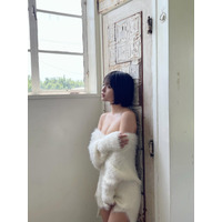 元SKE48・北野瑠華、胸元セクシーな“もこもこニット”オフショに反響！ 画像