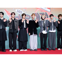 NEXZ、TWICE・Stray Kids・NiziUら“JYPファミリー”との豪華オフSHOT公開！「美男美女だらけ」【PHOTO】 画像