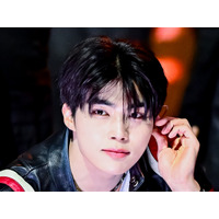 ZB1パク・ゴヌク、表参道に姿現す！雨のなかで輝き増す“東京ボーイ”に「日本の風景と相性良すぎ」【PHOTO】 画像