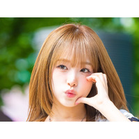 IZ*ONE出身チェ・イェナ、ディズニーシーを満喫！キュートな“耳付き帽”姿にファン歓喜「可愛すぎる」【PHOTO】 画像