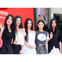 “活動ほぼ無し”でもファンの支持厚く…NewJeans、韓国表彰式で「トレンド・オブ・ザ・イヤー」受賞 画像
