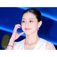 TWICE・ジヒョ、“女優の実妹”との仲良し2SHOT公開！自然体な姿にファン歓喜「最高すぎる」【PHOTO】 画像