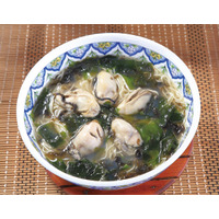 広島産Lサイズ牡蠣使用！揚州商人、人気メニュー「冬かきラーメン」の牡蠣を12月よりボリュームアップ 画像