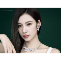 TWICE・サナ、最近のマイブームは抹茶ラテ「色にハマってる」　『25ans』2度目の表紙 画像