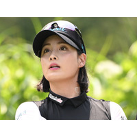 そんな見せて大丈夫？“韓国で最も美しい女優”似の29歳ゴルファー、美背中丸見せの大胆ドレスSHOT【PHOTO】 画像