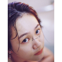 女優・尾碕真花、素のままの姿盛りだくさんな2nd写真集！カバーカットが公開に 画像