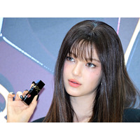 復帰が未確定のNewJeans・ダニエル、近況公開…俳優パク・ボゴムとイベントに参加【PHOTO】 画像