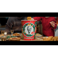 KFC、クリスマスの人気商品「パーティバーレル」発売から今年で40年！1985年からの歴史を新CMで表現 画像