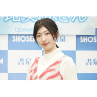 日比美思が新作カレンダーの完成に歓喜、撮影でファッションの傾向に変化も 画像