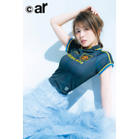 長濱ねる、タイトなユニフォーム姿で初表紙！オファー時の心境は「いいのかな？と、恐縮な気持ち」 画像