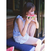 矢吹奈子、季節感感じる美少女ショット！カレンダーオフショ公開にファン歓喜 画像