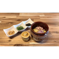 フタを開けると天然黒酢の爽やかな香り！1820年創業の老舗醸造所が「壺そば」を販売 画像