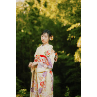 日向坂46・宮地すみれの気品あふれる振袖姿も！20歳前後のアイドル8人の“今”を切り取ったフォトブックが発売 画像