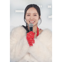 本田真凜、特別な想い重なるコラボでセクシー網タイツ姿に 画像