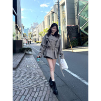 「冬も出していくよーーー」久間田琳加、美脚全開のミニ丈ファッションで表参道を闊歩 画像