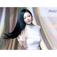 “きのこ雲ランプ”で批判殺到も『紅白』に出場するaespaのメンバー、「目のやり場に困る」サンタに変身【PHOTO】 画像