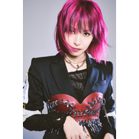 LiSA、デビュー15周年を記念したカレンダー発売！厳選撮り下ろしカットも収録 画像