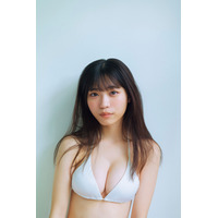 僕が見たかった青空・金澤亜美、初挑戦の水着カットを披露！1st写真集より先行カット公開 画像