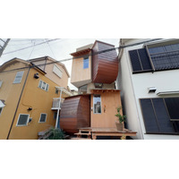 キモカワだけどクセになる！建築家の夫が叶えた“狭小なのに遊び心満載”の家『住人十色』 画像