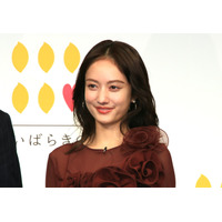 谷まりあの“寝起き姿”にファン驚き！「お宝ショット」「寝癖がヤバいよヤバいよ」 画像