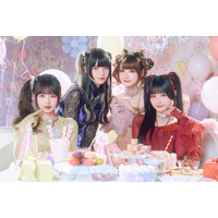 きゅるりんってしてみて、念願の初フォトブックが発売決定！5周年パーティー風の集合ショット公開 画像