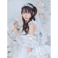 えなこ、32歳の誕生日を報告！可愛すぎる純白ドレス＆ティアラ姿を披露 画像