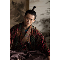 大河ドラマ『豊臣兄弟！』織田信長役・小栗旬「仲野太賀の演技に心を動かされました」 画像