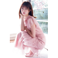 日向坂46・松田好花、華やかドレス姿で“アイドルラストグラビア”飾る 画像