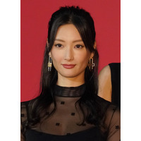 菜々緒、開放的な入浴シーン＆水着姿も！大自然を満喫する様子を動画を披露 画像