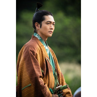 大河ドラマ『豊臣兄弟！』徳川家康役・松下洸平、信長演じる小栗旬への思い語る！「目が合うとセリフが飛んでしまうほどかっこいい」 画像